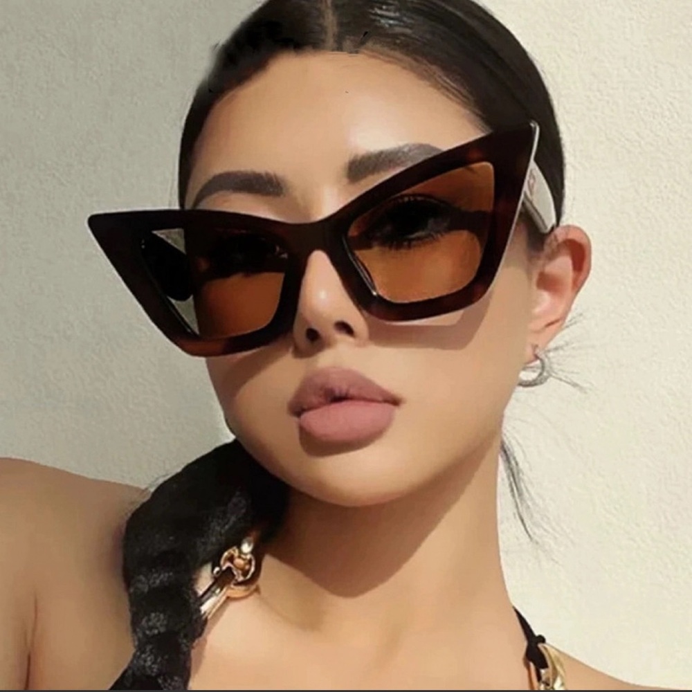 Chic Brown Cat-Eye Sunglasses